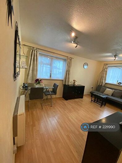 1 Bedroom Flat To Rent In Holborn Gardens, Leeds, LS6