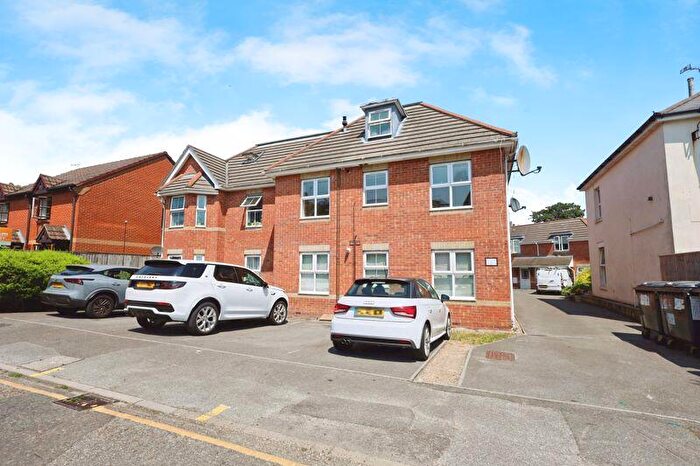 1 Bedroom Flat To Rent In Malmesbury Park Place, Bournemouth, BH8