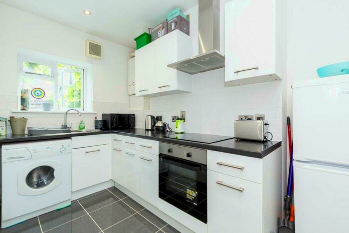 Flat To Rent In Paget Street, Angel, EC1V