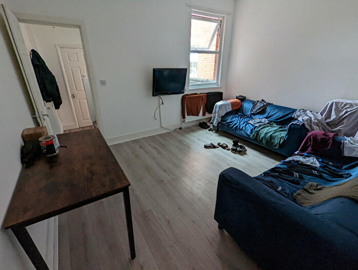 6 Bedroom Terraced House To Rent In Swainstone Road, Reading, Berkshire, RG2