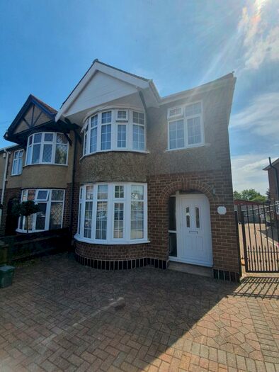 3 Bedroom Semi-Detached House To Rent In Marshall Road, Hmo Ready, OX4
