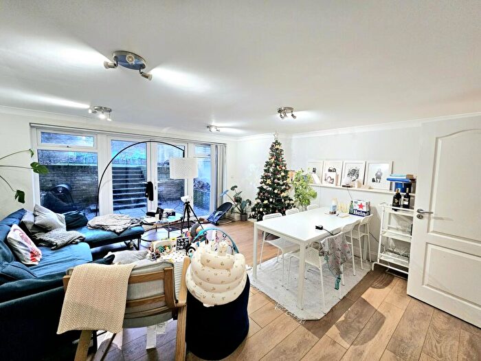 2 Bedroom Flat To Rent In Caledonian Road, Islington, N1