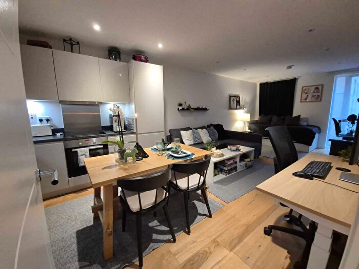 1 Bedroom Flat For Sale In Addington Close, Southall, UB2