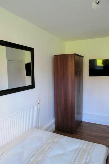 5 Bedroom Flat To Rent In Dowdeswell Road, Putney, SW15