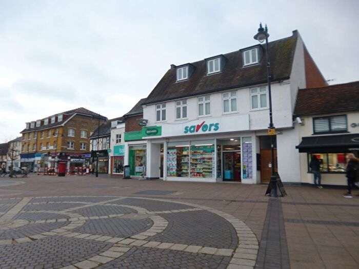 1 Bedroom Flat To Rent In Lawnstore Court High Street, Hoddesdon, EN11