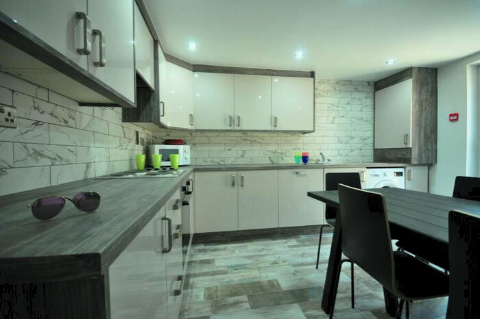 6 Bedroom Terraced House To Rent In Meadow View, Leeds, West Yorkshire, LS6