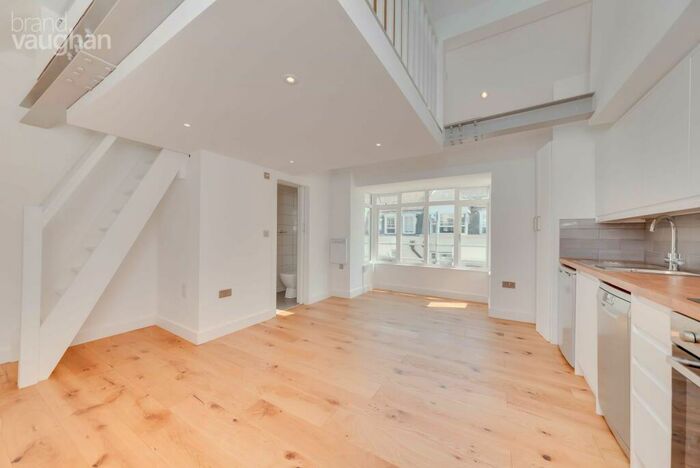 Flat To Rent In Madeira Place, Brighton, BN2