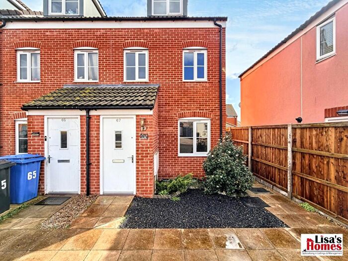 3 Bedroom End Of Terrace House To Rent In Hunton Road, NR32