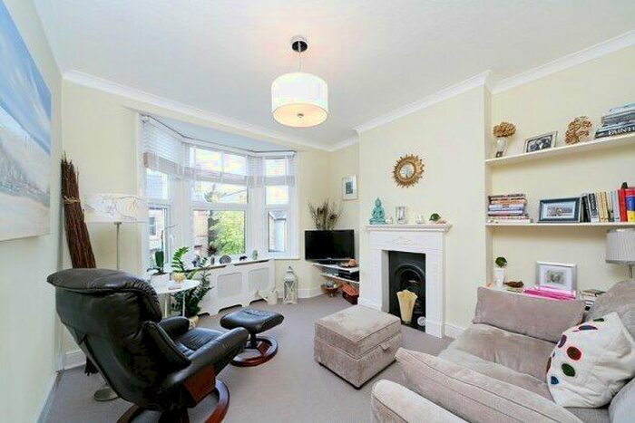 2 Bedroom Flat To Rent In Third Cross Road, Twickenham, TW2
