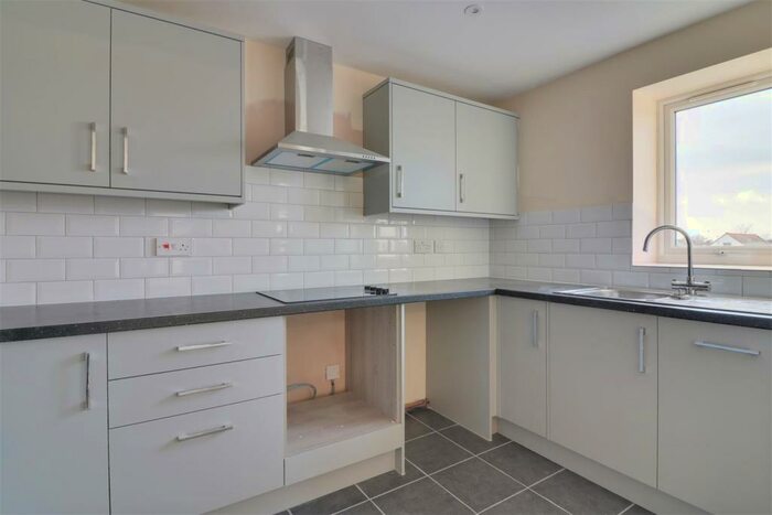 2 Bedroom Flat To Rent In Elm Grove, Hayling Island, PO11