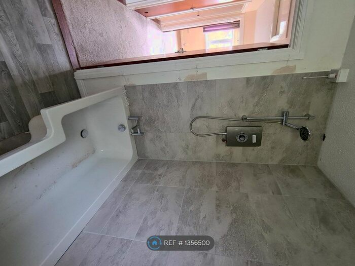 3 Bedroom Semi-Detached House To Rent In Clos Cenawon, Cwmrhydyceirw, Swansea, SA6