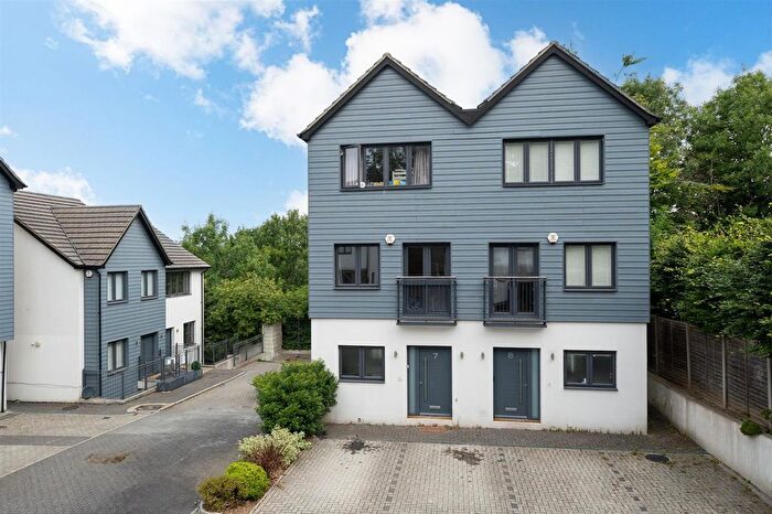 4 Bedroom Semi-Detached House For Sale In Park View Rise, Hemel Hempstead, HP2