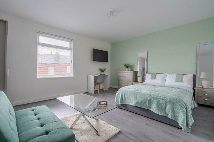 1 Bedroom House Of Multiple Occupation To Rent In House Share - Gregory Avenue, Bolton, Hmo - Breightmet, BL2