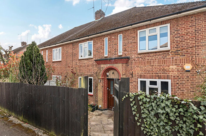 2 Bedroom Apartment For Sale In Warwick Road, Barnet, EN5