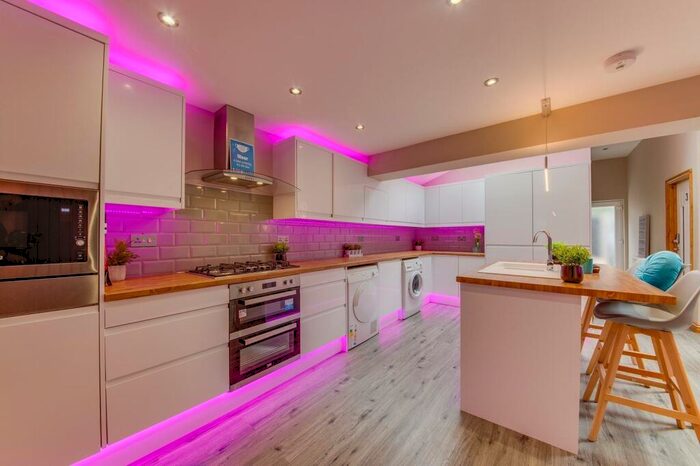 6 Bedroom Semi-Detached House To Rent In Forsythia Gardens, Nottingham, NG7