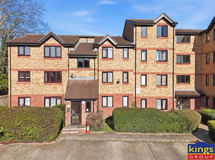 1 Bedroom Flat For Sale In Green Pond Close, London, E17