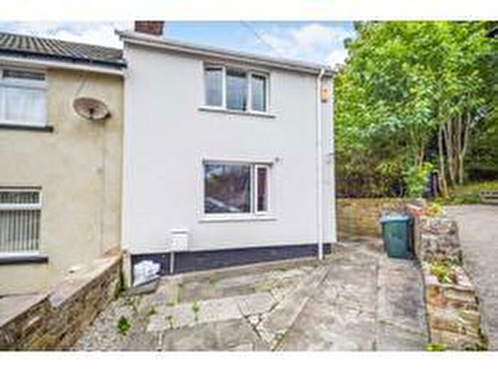 2 Bedroom Semi-Detached House To Rent In Heaton Grove, Shipley, BD18