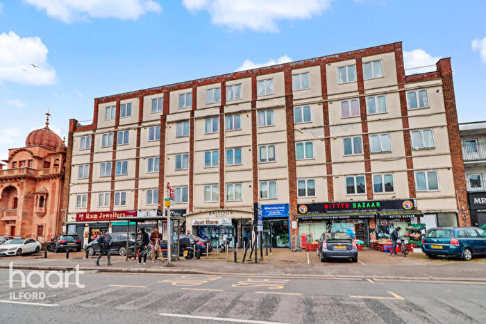 2 Bedroom Apartment For Sale In High Road, Ilford, IG1