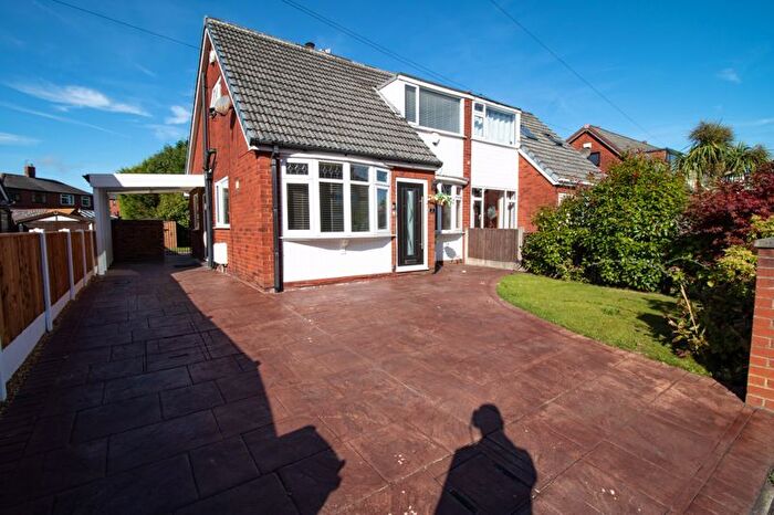 3 Bedroom Semi-Detached Bungalow For Sale In Elsie Street, Farnworth, Bolton, BL4
