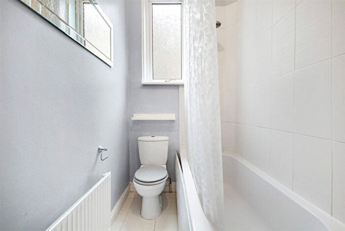 2 Bedroom Flat For Sale In Dryburgh Avenue, Rutherglen, Glasgow, South Lanarkshire, G73