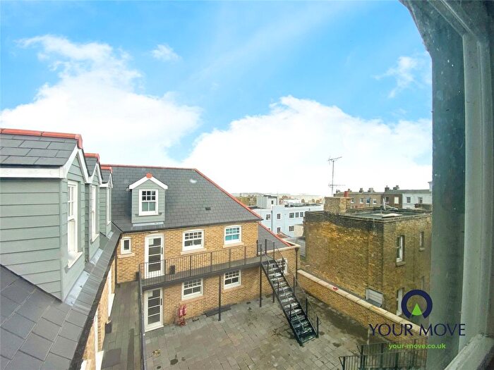 2 Bedroom Flat To Rent In High Street, Broadstairs, Kent, CT10