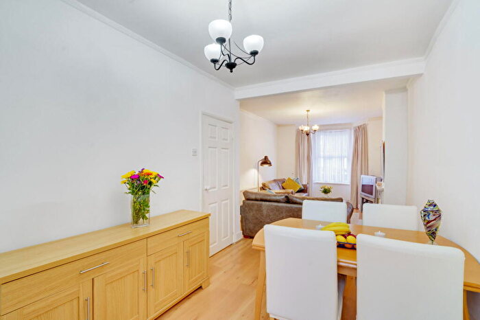 2 Bedroom Terraced House For Sale In Dennett Road, CR0