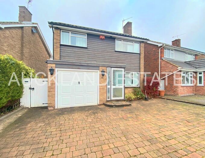 3 Bedroom Detached House To Rent In Lulworth Avenue, Goffs Oak, Waltham Cross, EN7