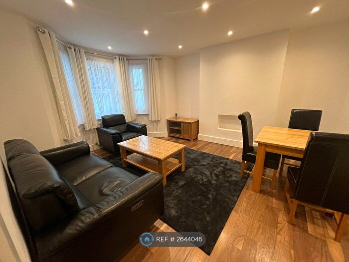 2 Bedroom Flat To Rent In Fulham, London, SW6
