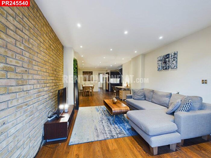 3 Bedroom Flat To Rent In Shirley Street, Canning Town, – Bedrooms Flat, E16