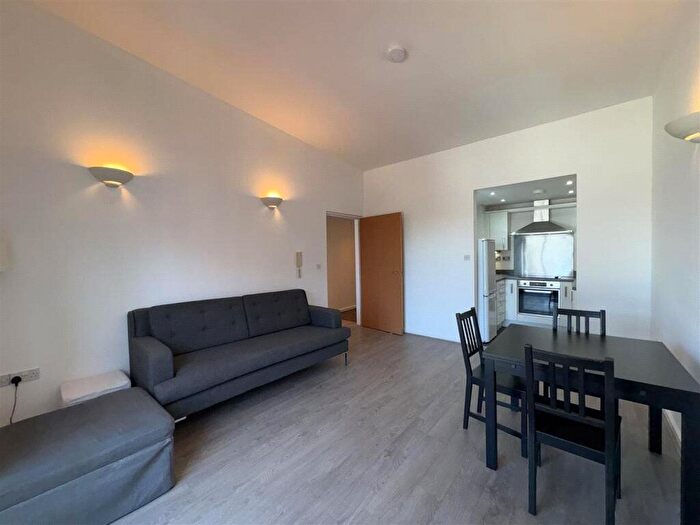 2 Bedroom Flat To Rent In Dunster Gardens, London, NW6