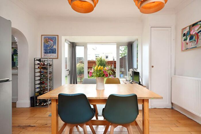 3 Bedroom Semi Detached House For Sale In Egerton Brow, Bristol, BS7