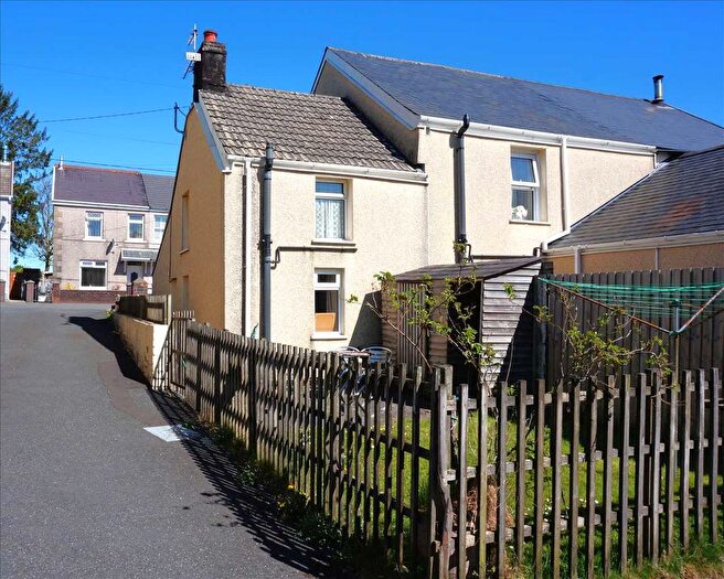 1 Bedroom Cottage For Sale In Carmarthen Road, Cross Hands, Llanelli, SA14