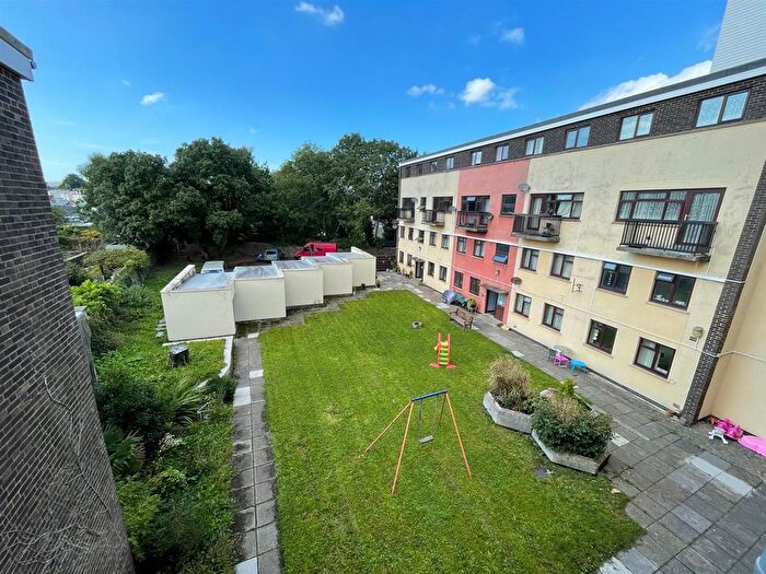 2 Bedroom Flat To Rent In College Court, Haverfordwest, SA61