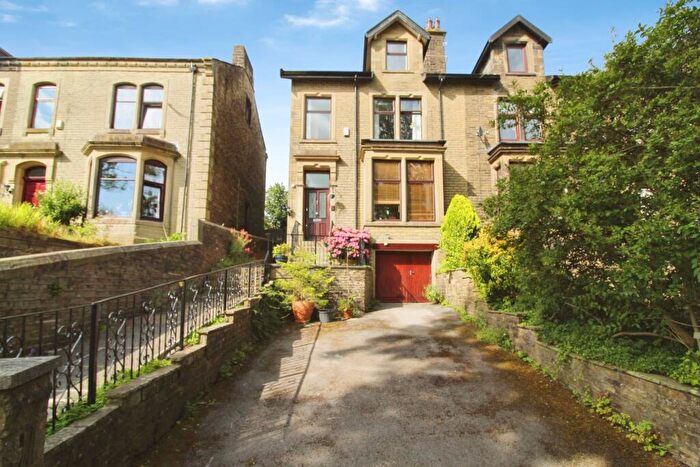 6 Bedroom End Of Terrace House For Sale In Haverholt Road, Colne, Lancashire, BB8