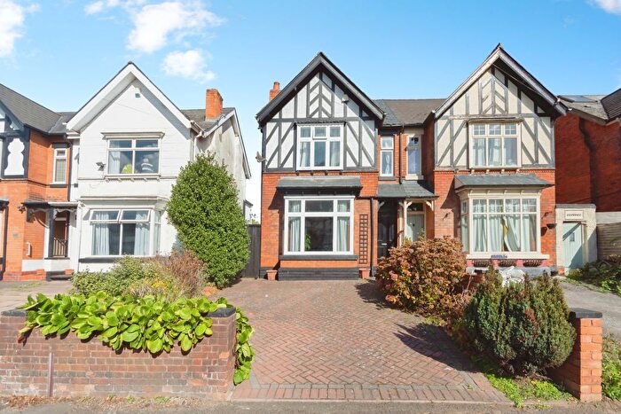 4 Bedroom Semi Detached House For Sale In Warwick Road, Acocks Green, Birmingham, West Midlands, B27