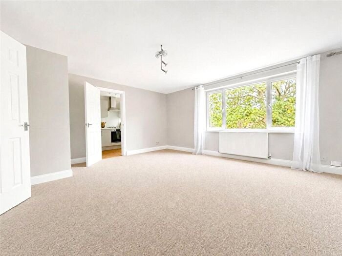 2 Bedroom Flat For Sale In Dyke Drive, Orpington, Kent, BR5