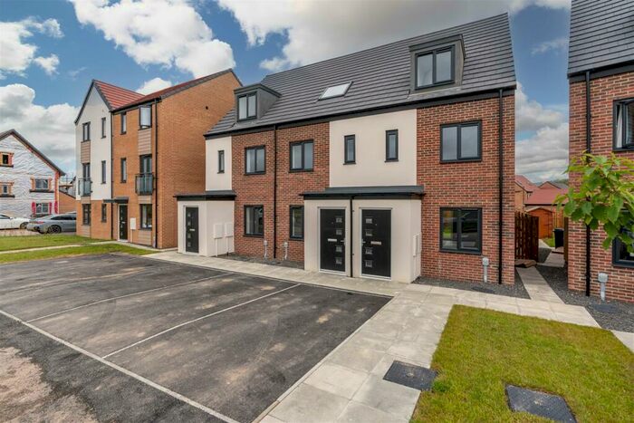 3 Bedroom End Of Terrace House To Rent In Poppy Place, The Maples, Great Park, NE13