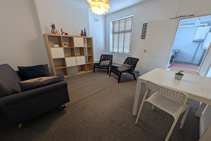 4 Bedroom Terraced House To Rent In Station Road, Beeston, NG9
