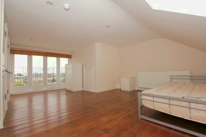 3 Bedroom Flat To Rent In Gloucester Drive, Finsbury Park, N4