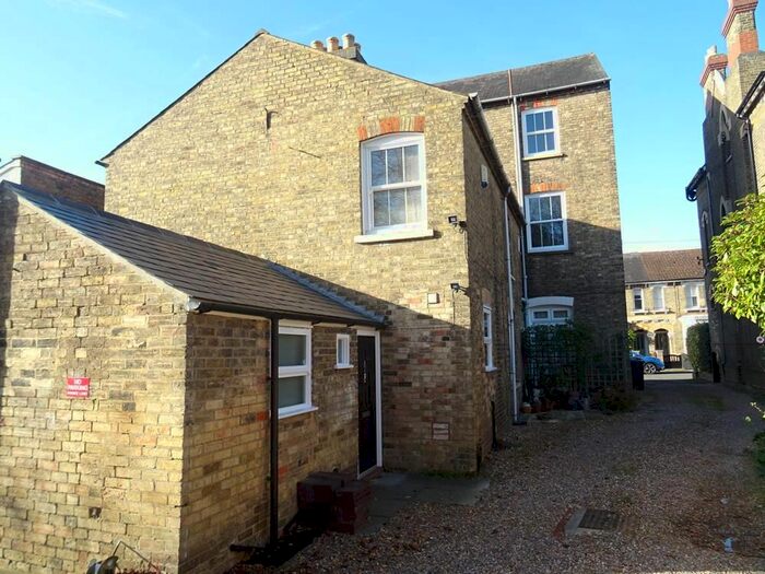 1 Bedroom Flat To Rent In The Grove, Bedford, MK40