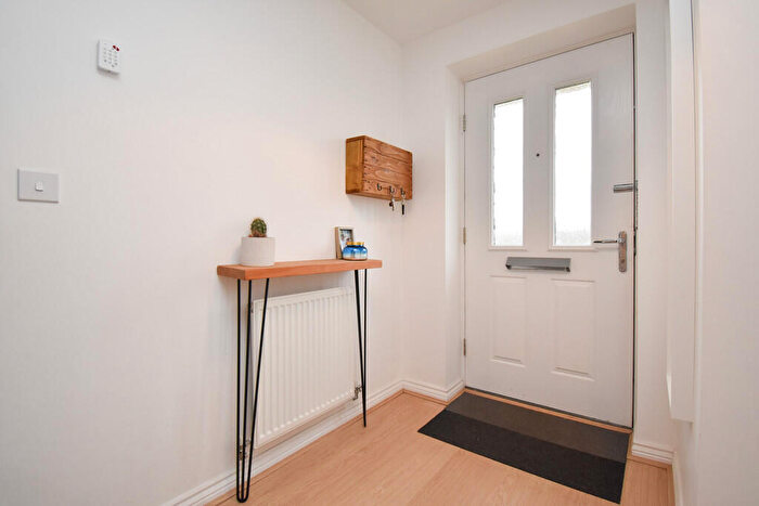 3 Bedroom Town House For Sale In Tate Drive, Biggleswade, SG18