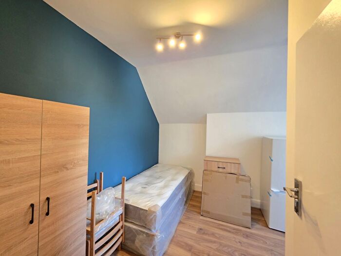 1 Bedroom Studio To Rent In Park Avenue, Willesden Green, NW2