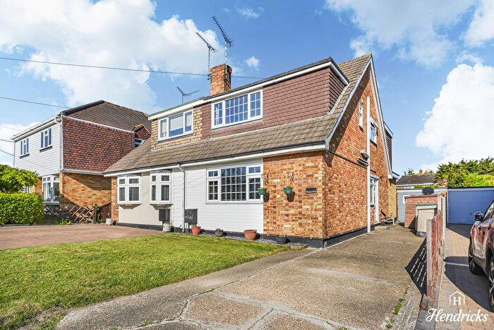 4 Bedroom Semi-Detached House For Sale In Wincoat Drive, Benfleet, SS7