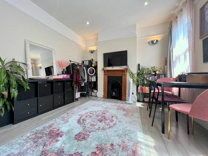 1 Bedroom Flat To Rent In Landor Road, London, SW9