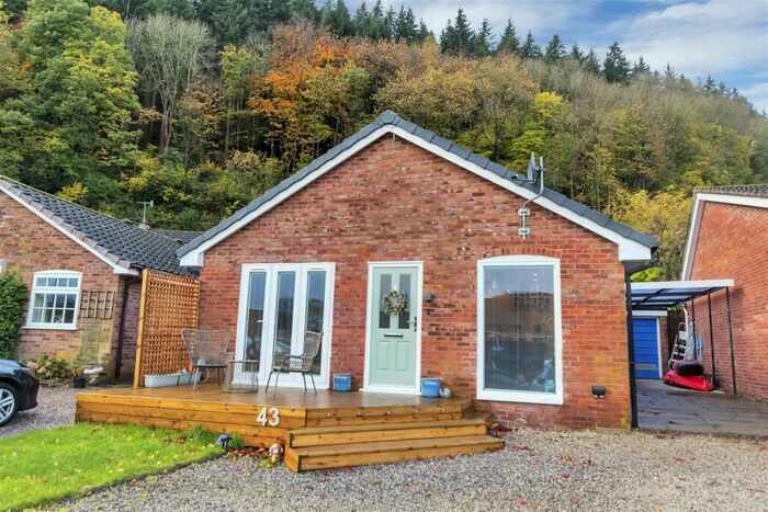 2 Bedroom Detached Bungalow For Sale In Tyn Y Celyn Drive, Llangollen, LL20