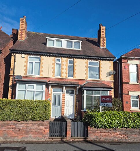 4 Bedroom Semi-Detached House For Sale In Lichfield Road, Shelfield, Walsall, WS4