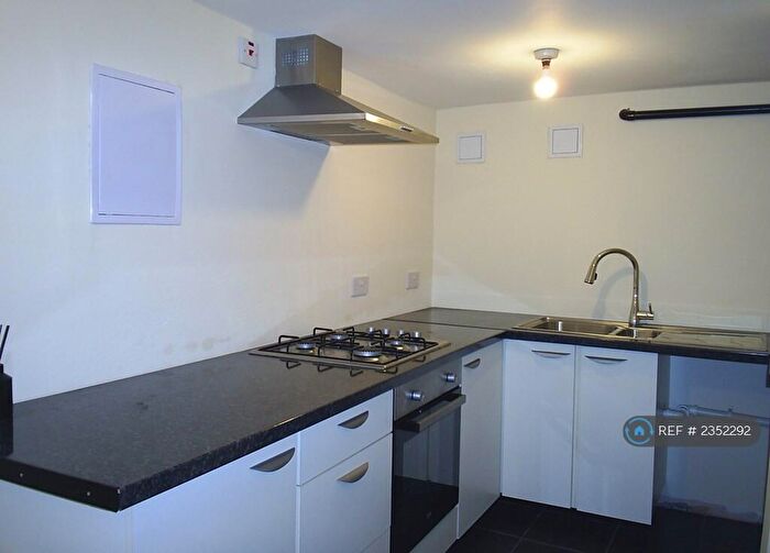 1 Bedroom Terraced House To Rent In Bolton Lane, Bradford, BD2