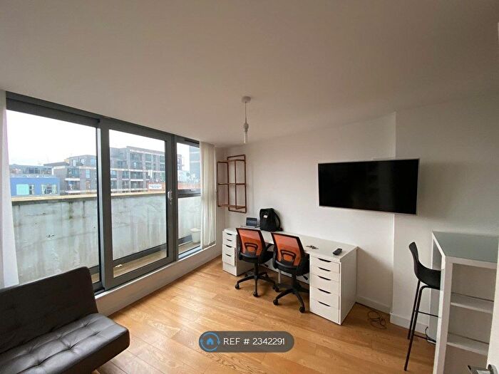 1 Bedroom Flat To Rent In Malthouse Apartments, London, E1