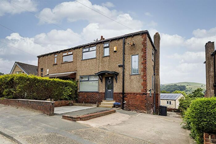 3 Bedroom Semi-Detached House For Sale In Lingards Road, Slaithwaite, Huddersfield, HD7