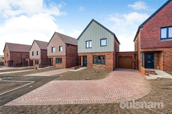 3 Bedroom Link Detached House For Sale In Lowans Court, Redditch, Worcestershire, B97
